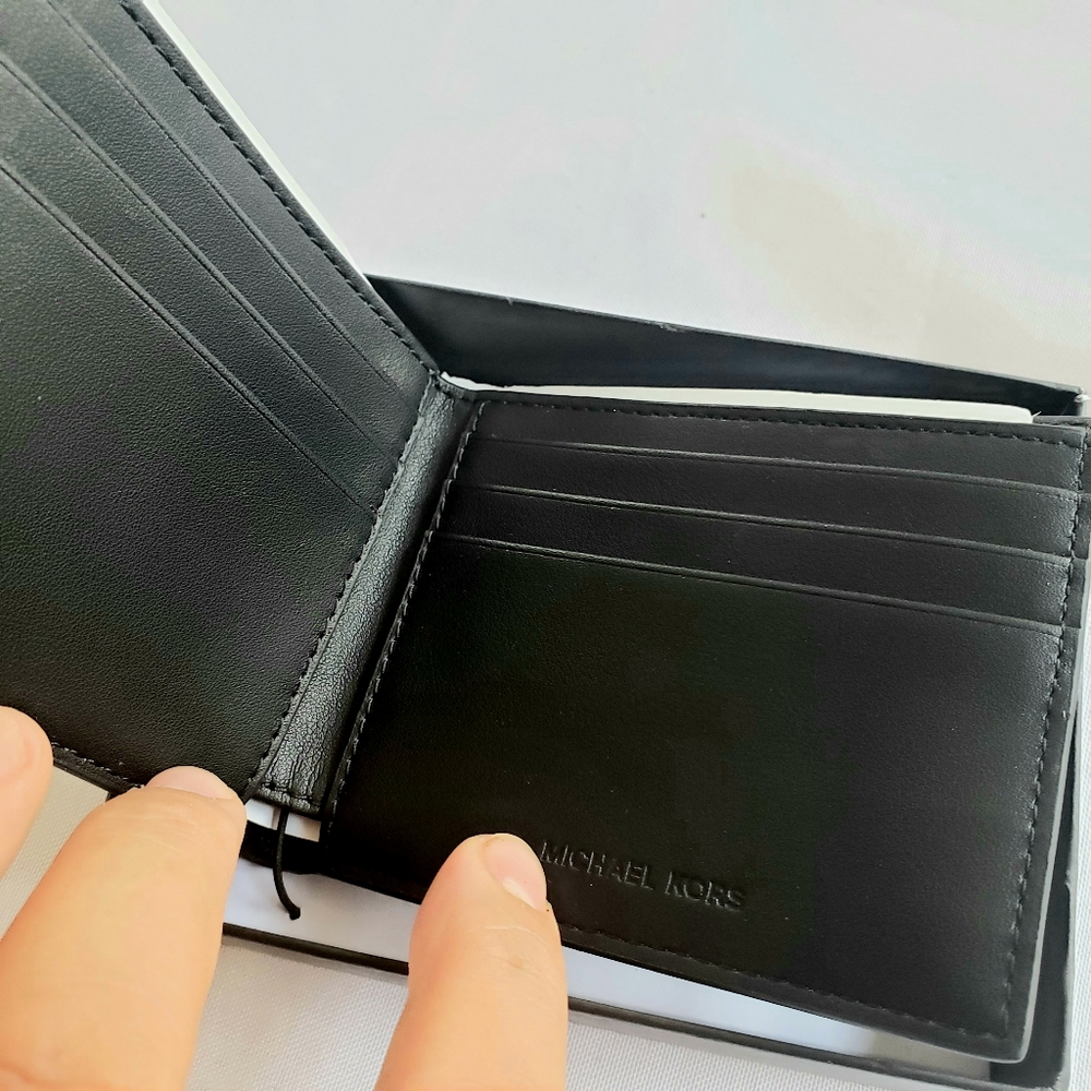 NWT authentic MK genuine leather men's wallet - Picture 5 of 5